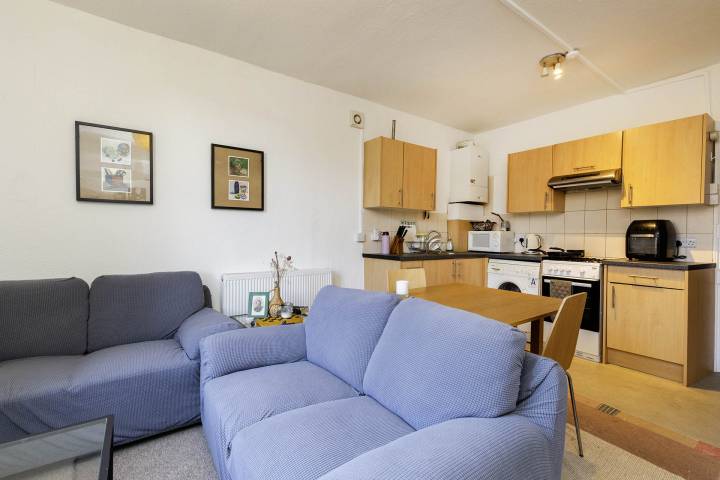 Modern Apartment Grosvenor Gardens, Willesden Green